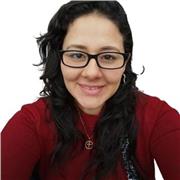 Profesora de inglés que imparte clases a niños desde los 5 años de edad hasta los 10 años
